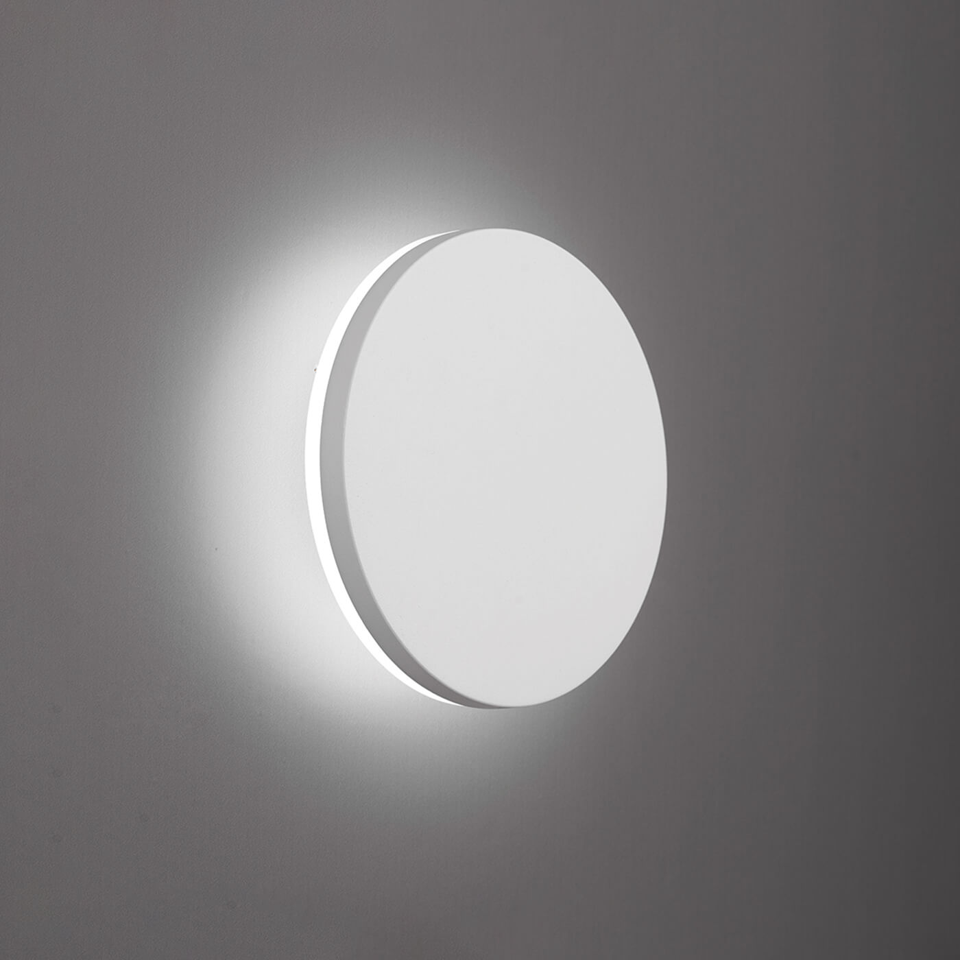 Cauti o aplica pentru exterior minimalista JAZZ alba rotunda cu LED 12W, grad de protectie IP 54 pentru fatada casei din colectia de lampi suspendate si corpuri de iluminat Domicilio?