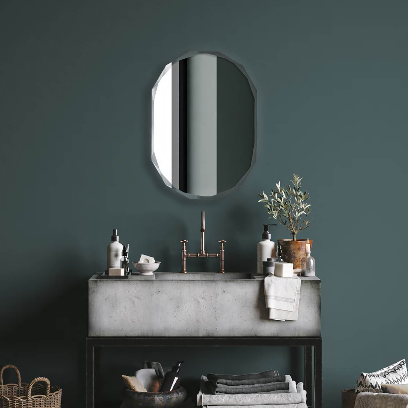 Cauti o oglinda fatetata LIV 50x70, design modern, elegant, pentru camera de zi, dormitor sau hol?
