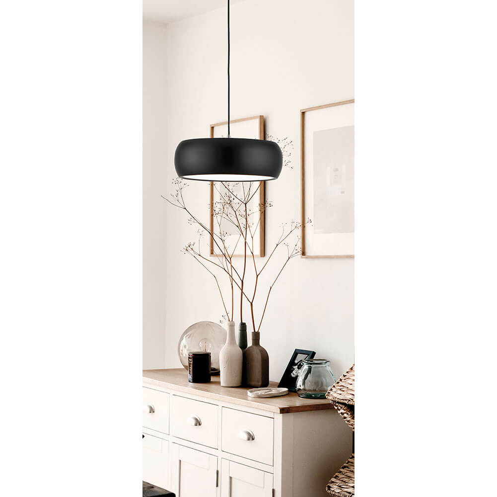 Cauti un pendul negru din metal SALI cu LED 24W, design modern, minimalist, pentru living, dining sau dormitor din colectia de lustre si candelabre Domicilio?