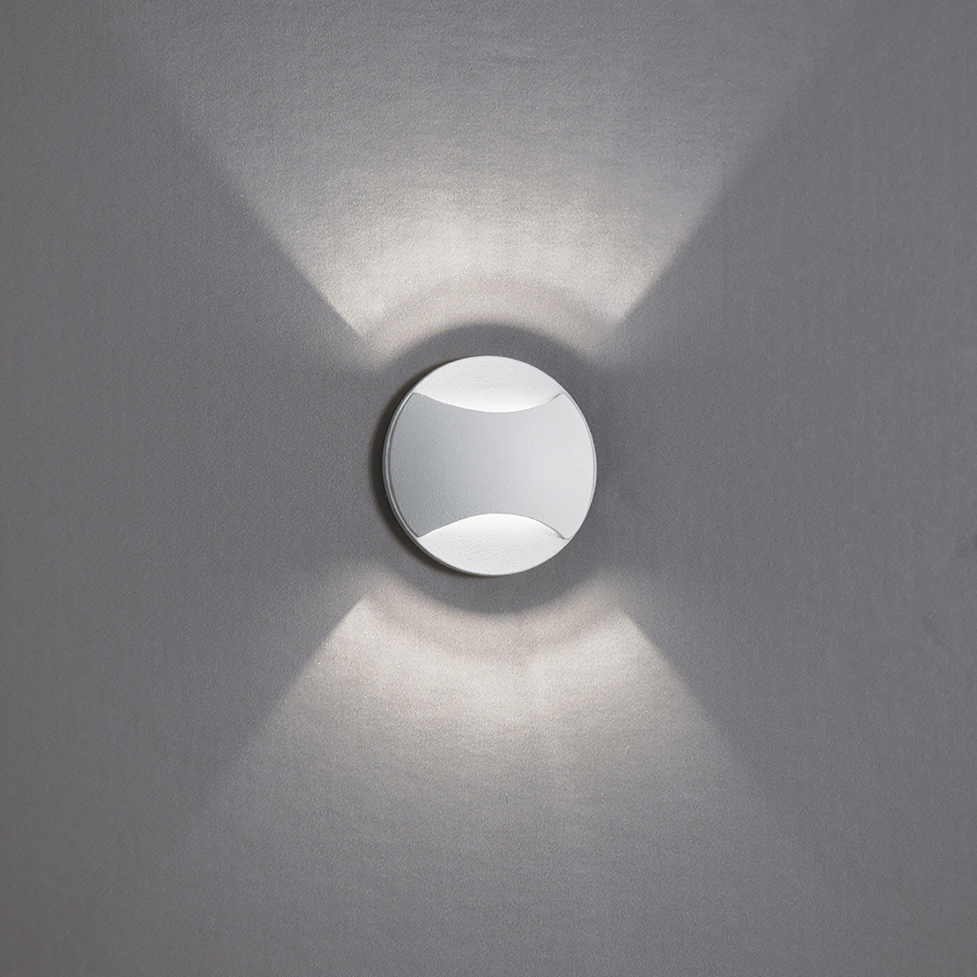 Iluminat exterior sofisticat: Aplica incastrata ITHAKI W2 alba cu tehnologie LED de 3W, pentru o atmosfera moderna si placuta.