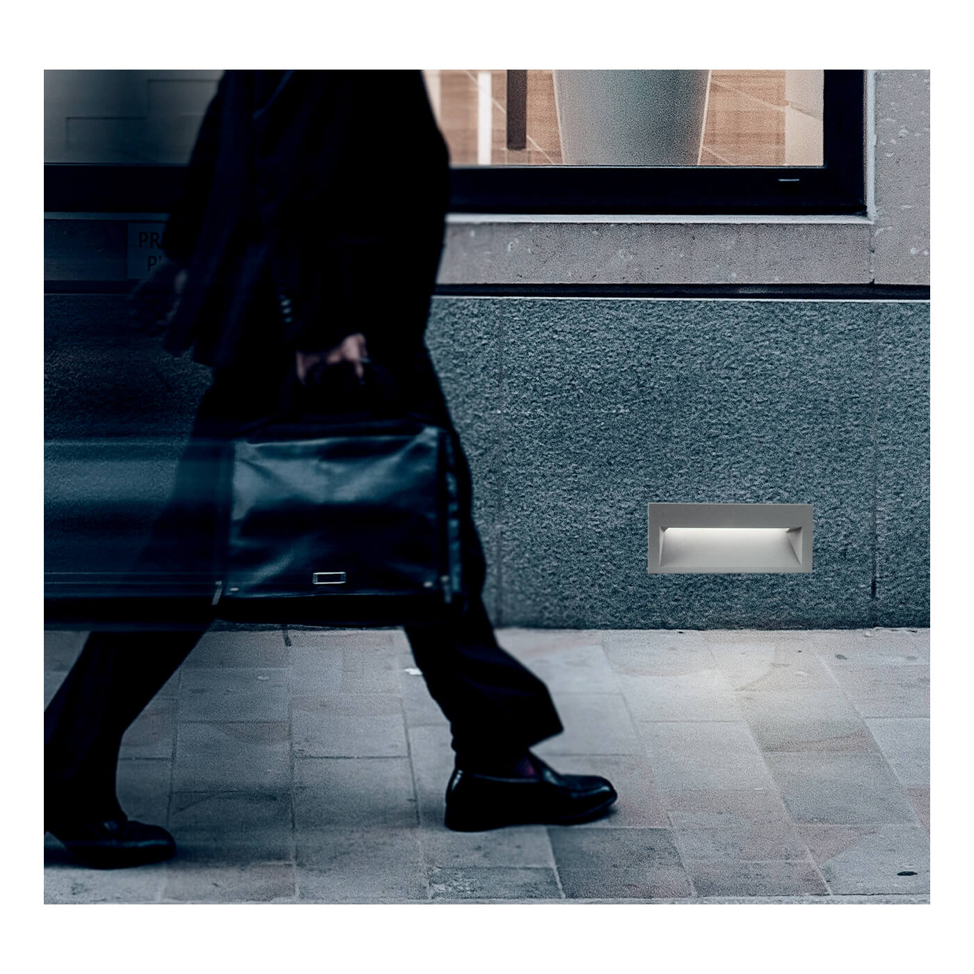 THETA: Aplica moderna de exterior in nuanta gri, cu iluminare LED de 4W, pentru un design contemporan si eficienta energetica.