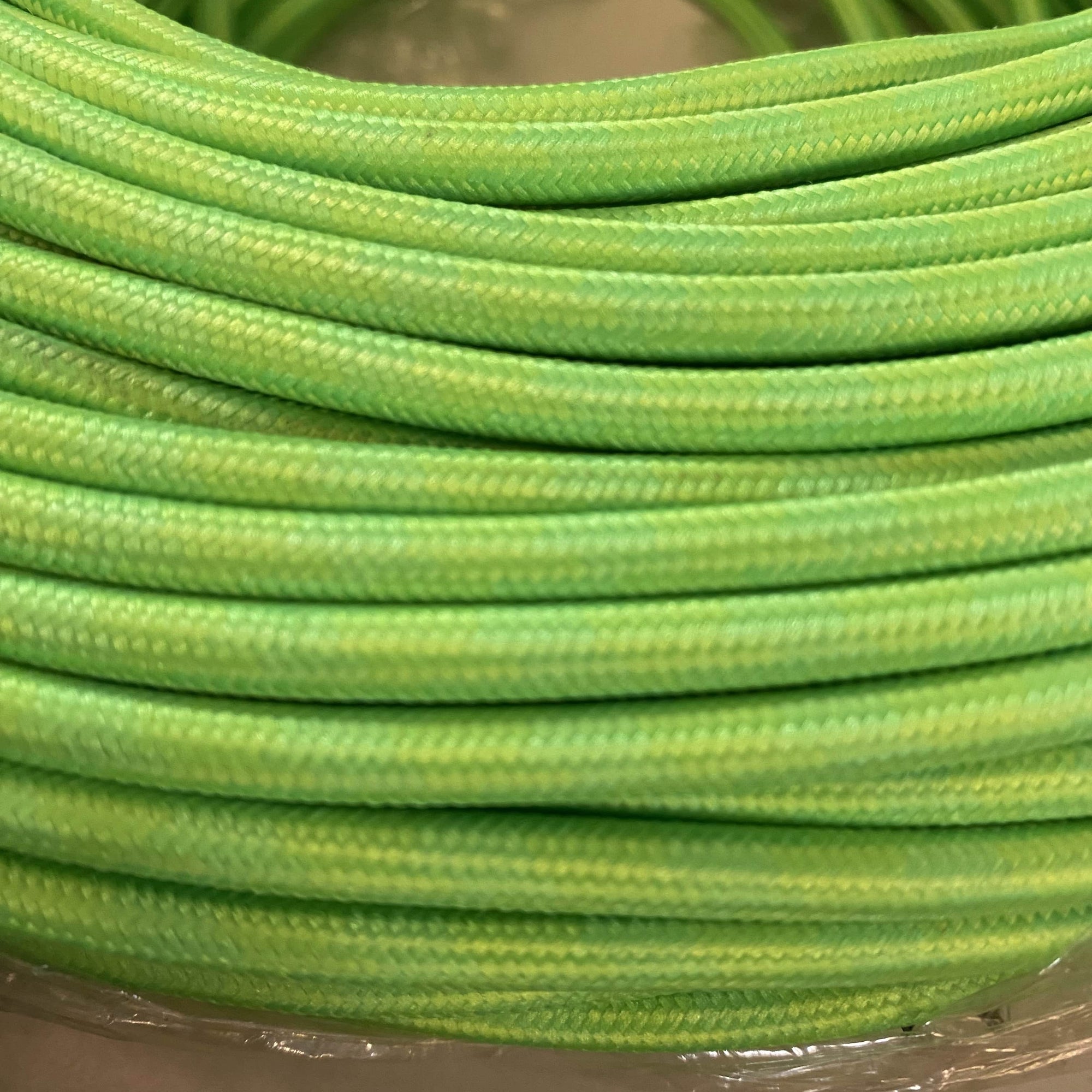 Cablu verde premium  ideal pentru corpurile de iluminat suspendat si nu numai 