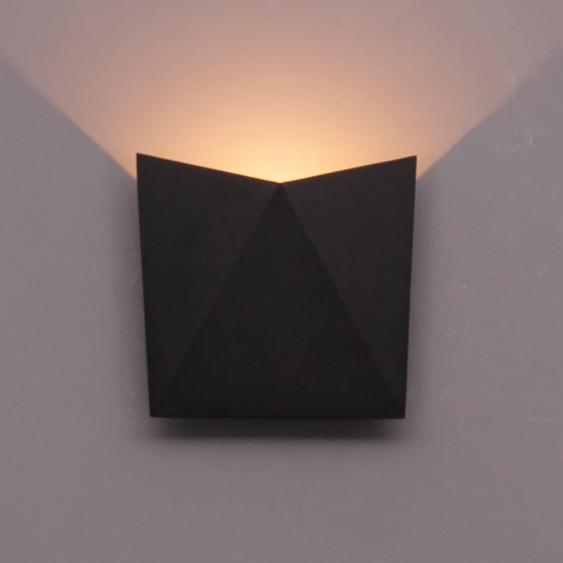 Aplica PYRAMID neagra LED 5W 3000K - Aplica de ambient pentru interior Domicilio