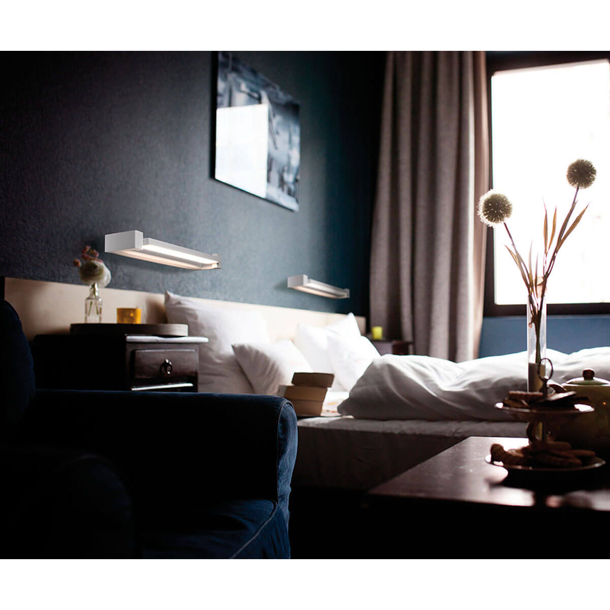 Cauti o aplica alba ajustabila VALSE W2 cu LED 20W - pentru spatii de birouri, office, design modern, minimalist? Din colectia de lustre si corpuri de iluminat Domicilio