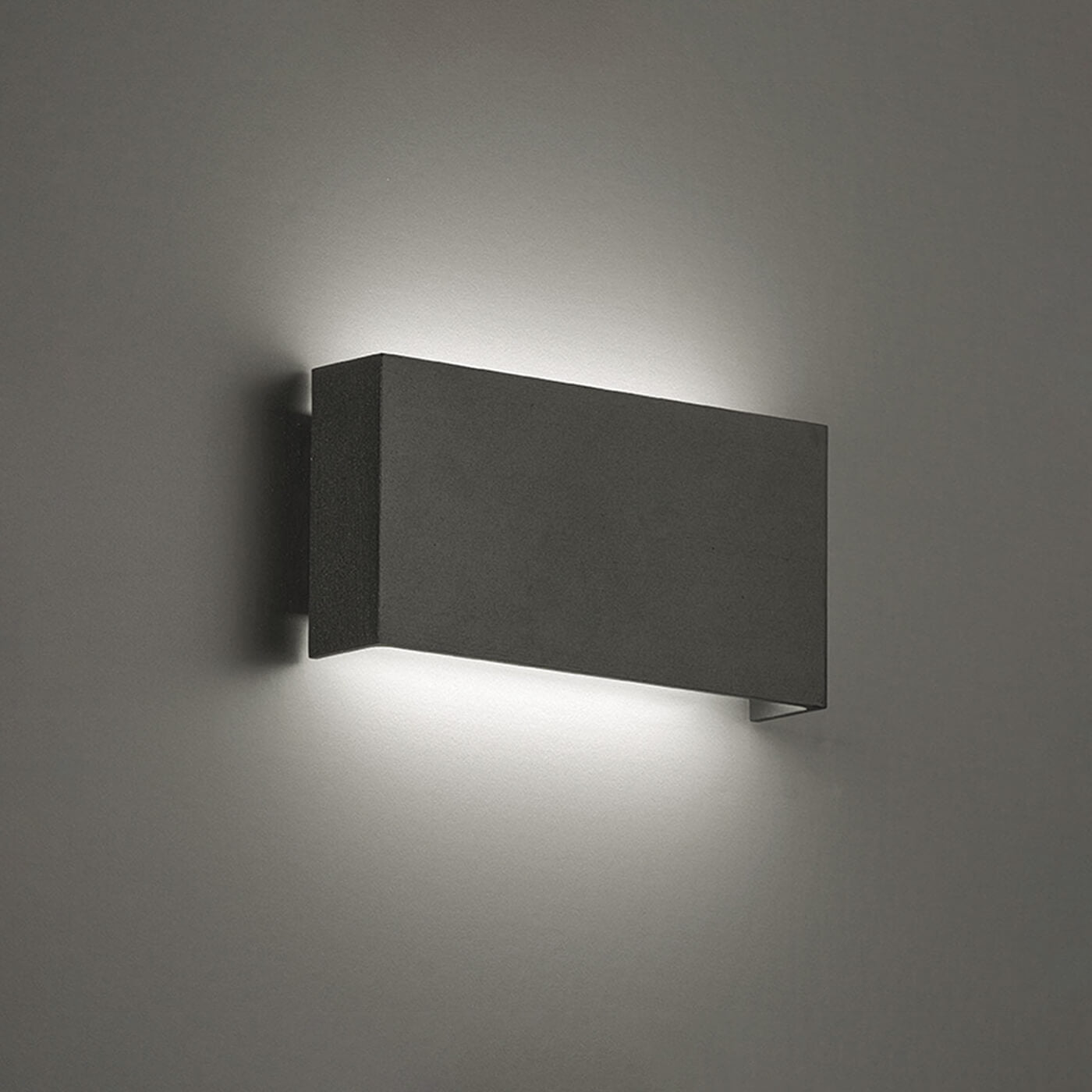 Cauti o aplica pentru exterior minimalista ONDA gri inchis LED 7W pt balcon, grad de protectie IP 54 pentru fatada casei din colectia de lampi suspendate si corpuri de iluminat Domicilio?