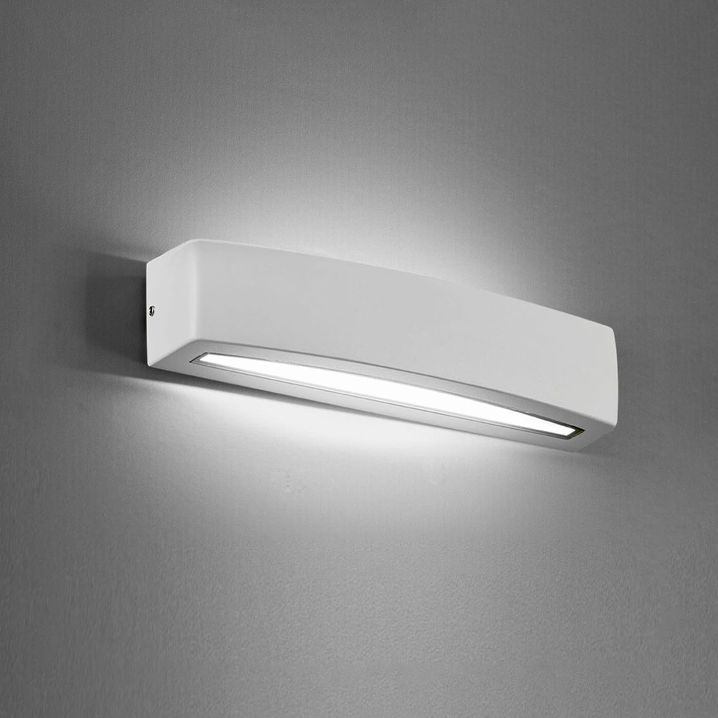 Cauti o aplica pentru exterior moderna RIO neagra cu LED 12W, grad de protectie IP 54 pentru fatada casei din colectia de lampi suspendate si corpuri de iluminat Domicilio?