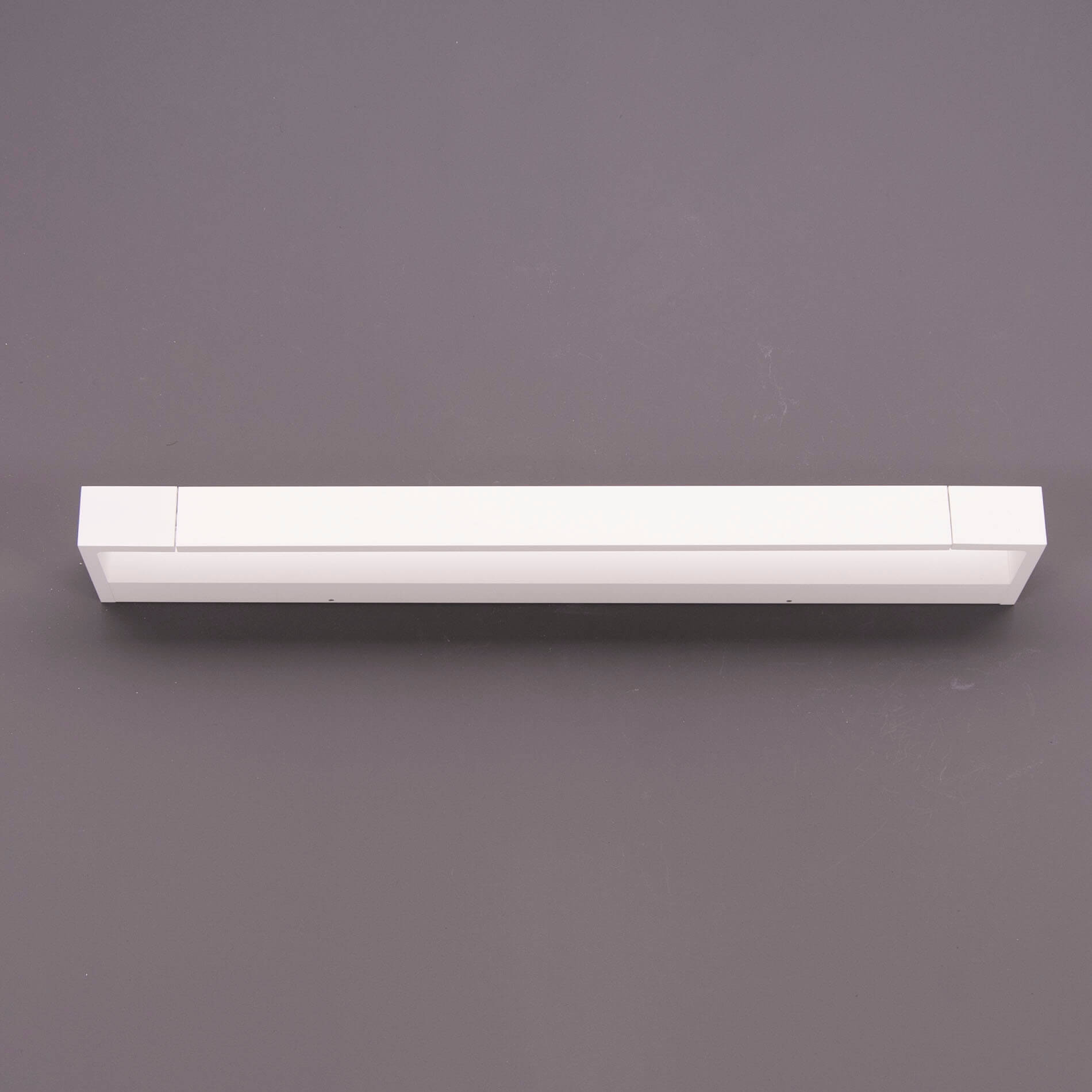 JEXA este din metal si este ideala pentru baie, bucatarie, birou sau dormitor. Domicilio