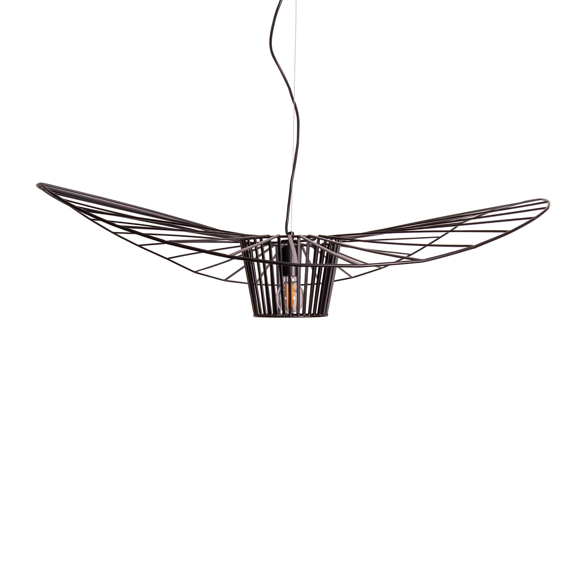 In comparatie cu alte lampi si corpuri de iluminat statice pentru tavan, lampa suspendata HAT este parca tot timpul in miscare. Cu o dinamica iesita din comun si un stil modern, avand un corp asemeni unei pisici de mare, poate sa-ti serveasca ca element decorativ living-ului ori bucatariei sau chiar si localului.