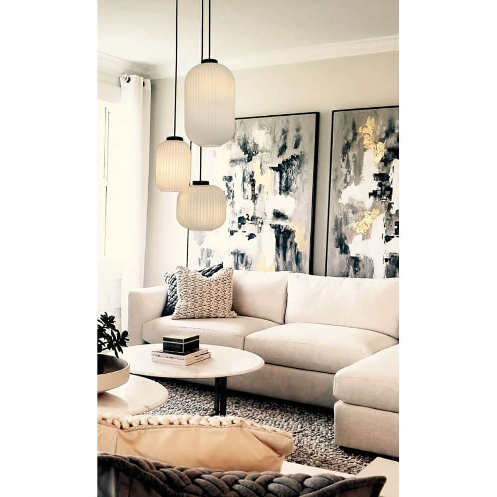 Cauti o lampa suspendata ASTOR S3 cu abajururi din sticla, design modern, elegant, pentru living, dining sau dormitor din colectia de lustre si candelabre Domicilio?