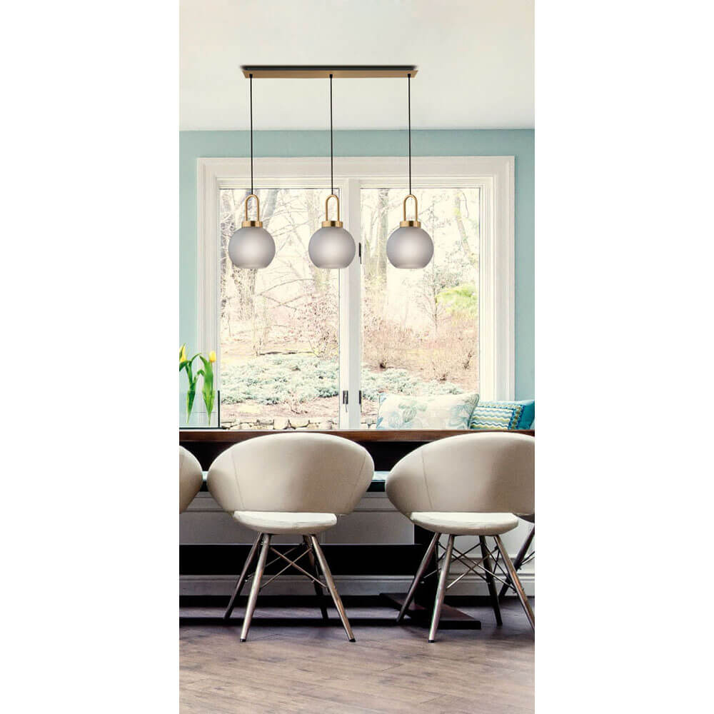Cauti o lampa suspendata DORIA S3B din metal si sticla pentru living, design modern, pentru living, dining sau dormitor din colectia de lustre si candelabre Domicilio?