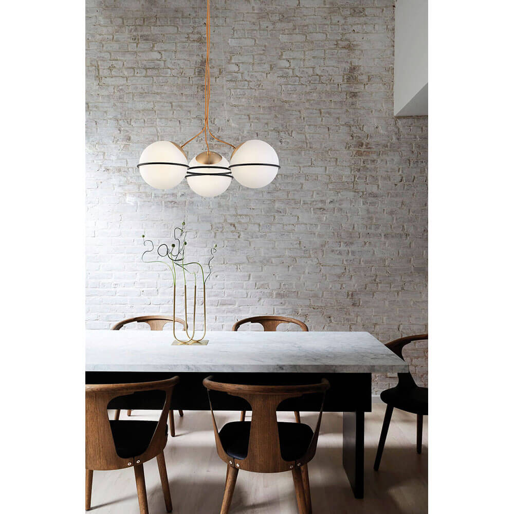Cauti o lampa suspendata FERERO S3 cu globuri albe din sticla, design modern, elegant, pentru living, dining sau dormitor din colectia de lustre si candelabre Domicilio?