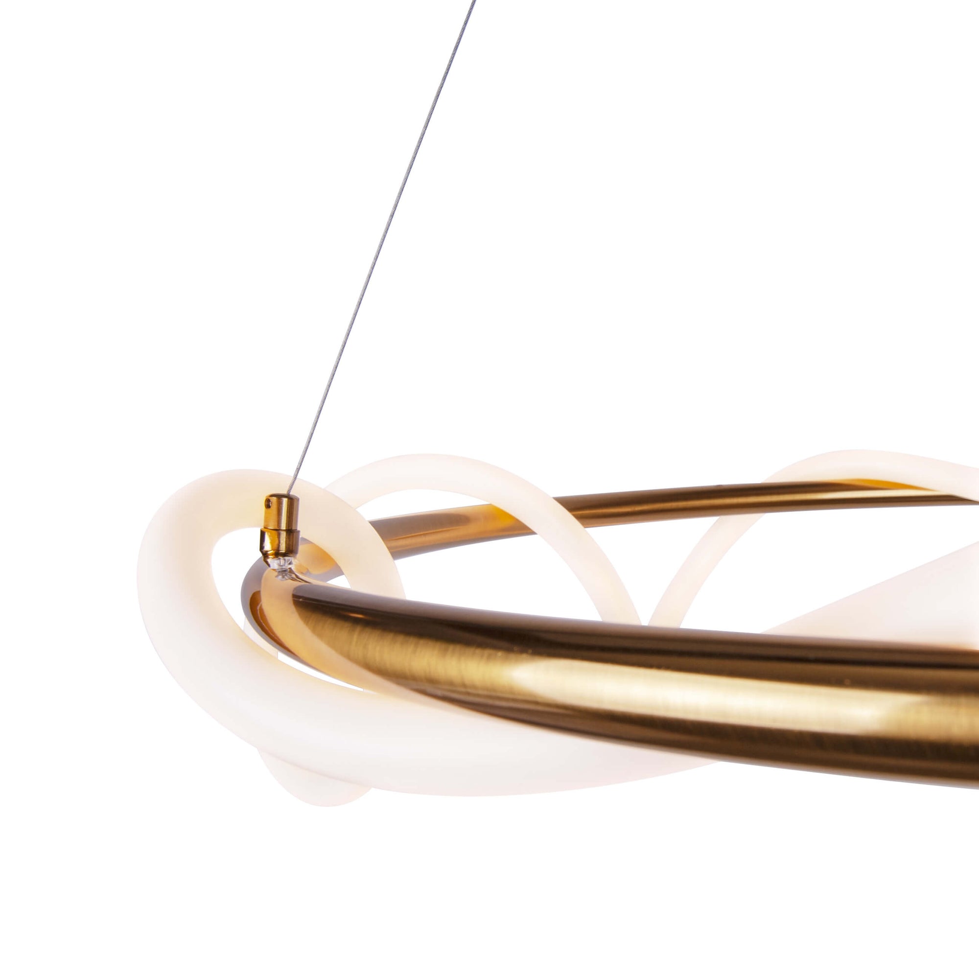 Estetica surprinde prin elementele spiralate care îmbracă corpul și dau un efect vizual de impact.