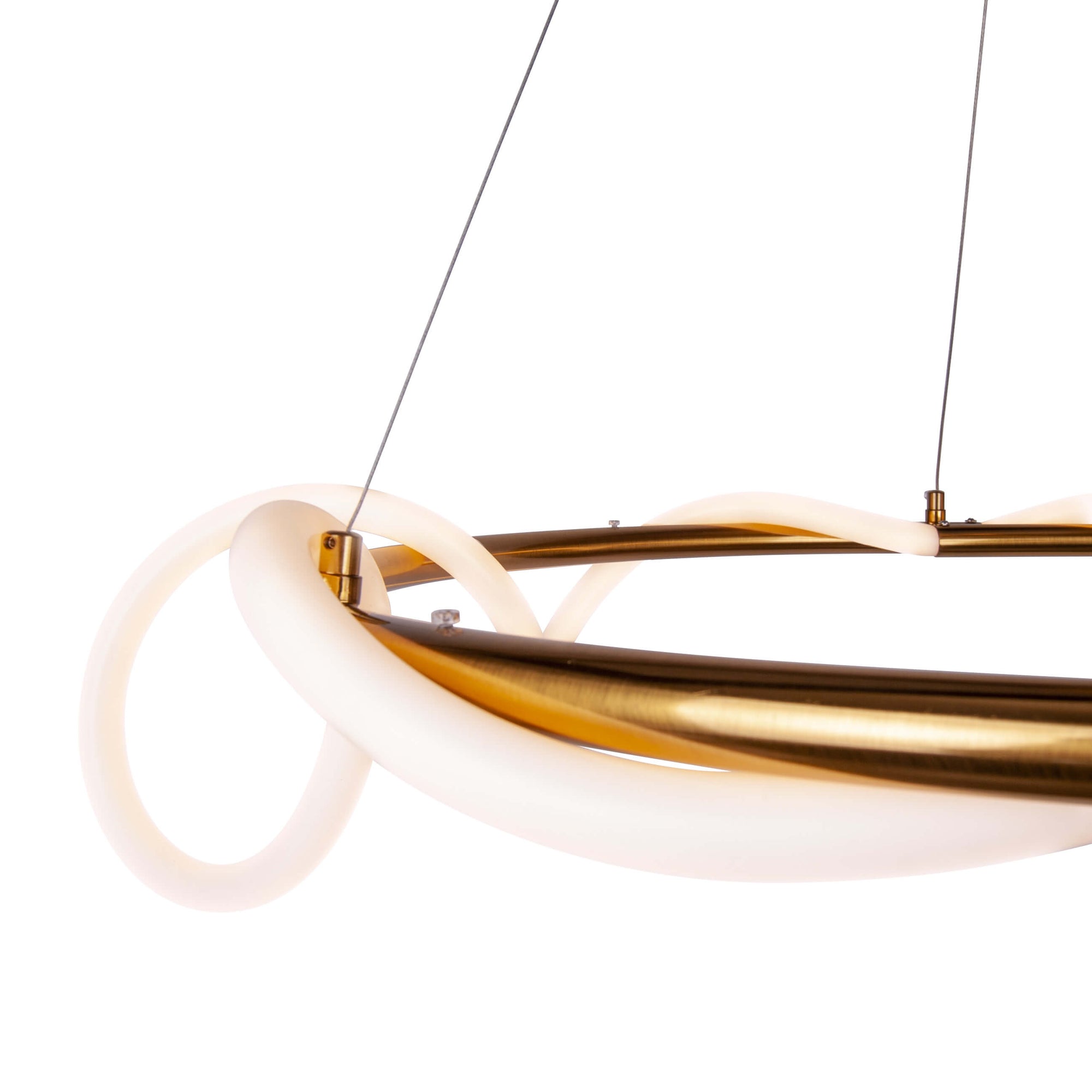 PAX este o alegere ideală de care să vă bucurați dublu, atât datorită luminii, cât și modelului care va aduce un plus decorativ. Estetica surprinde prin elementele spiralate care îmbracă corpul și dau un efect vizual de impact.