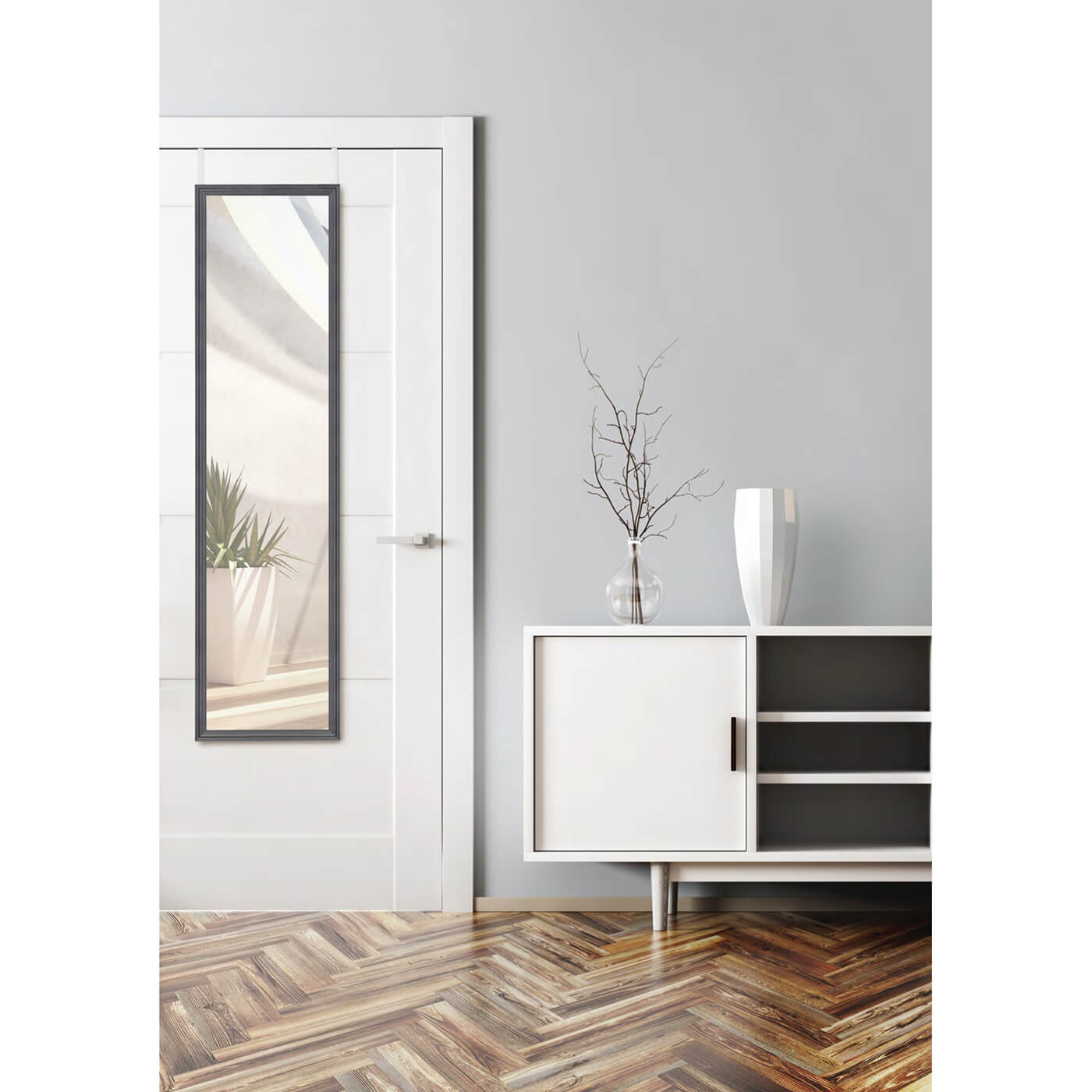 Cauti o oglinda BEA 30x120 neagra, design modern, simplu, pentru living sau dormitor?