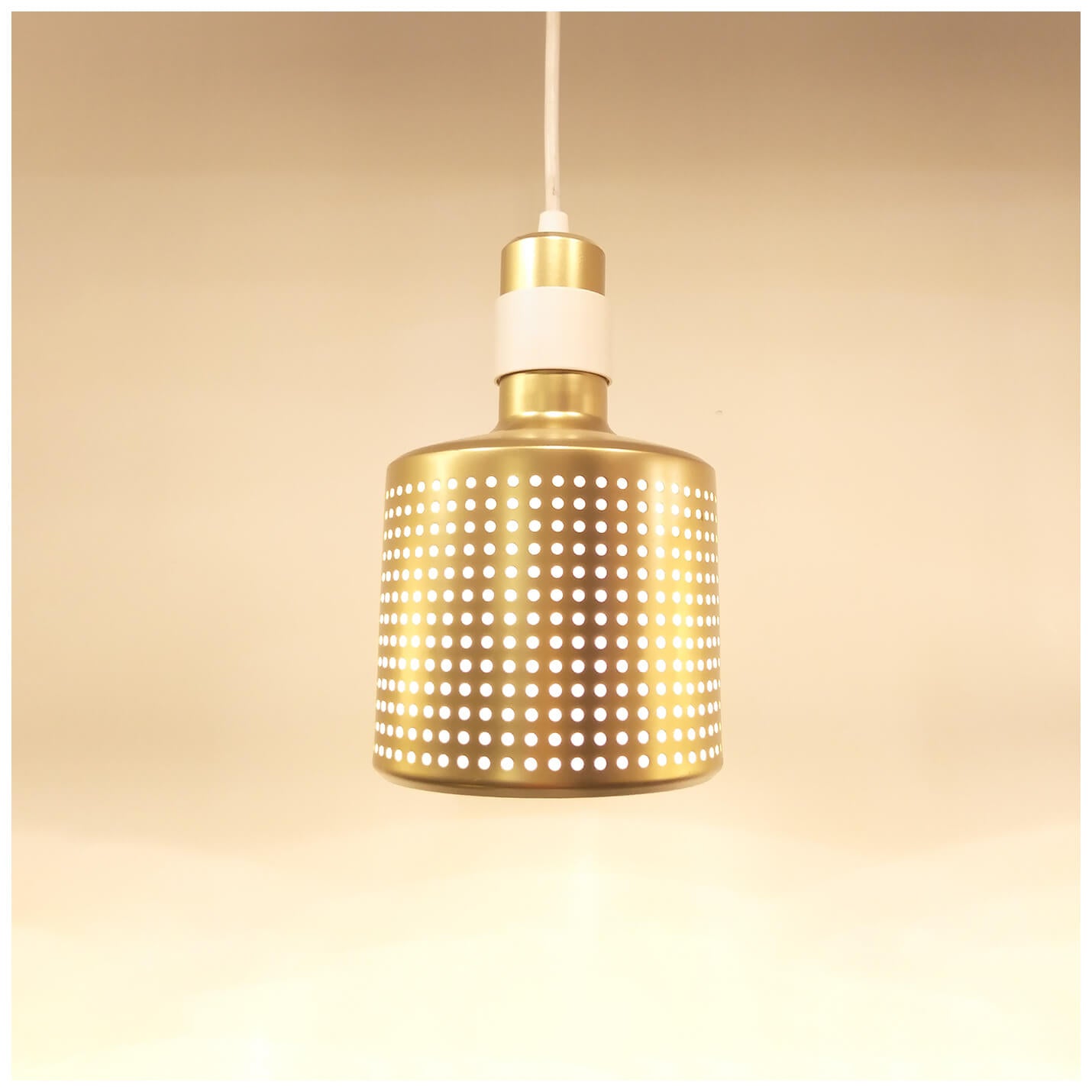 Pendul auriu GAS S1 cu detaliu alb pentru dormitor