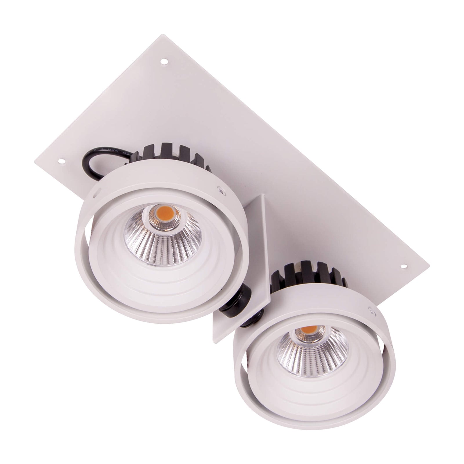 Pentru un interior in stil minimalist, unde predomina albul si lumina, spotul DOUBLE este alegerea ideala care sa completeze perfect spatiul vostru. Spotul este realizata din metal si are un design care aduce un plus de autenticitate. Fiind o piesa versatila poate fi cu usurinta inclusa si in alte idei de amenajare, aducand atat un plus de lumina, cat si de stil.