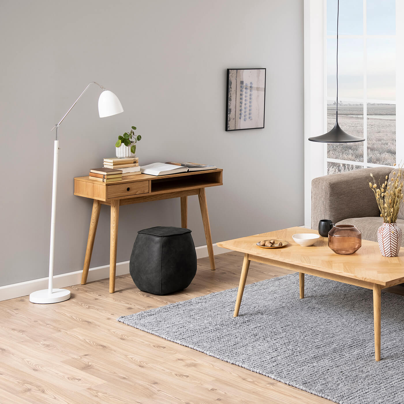 Cauti un taburet pufos antracit, design elegant, ideal pentru orice camera?