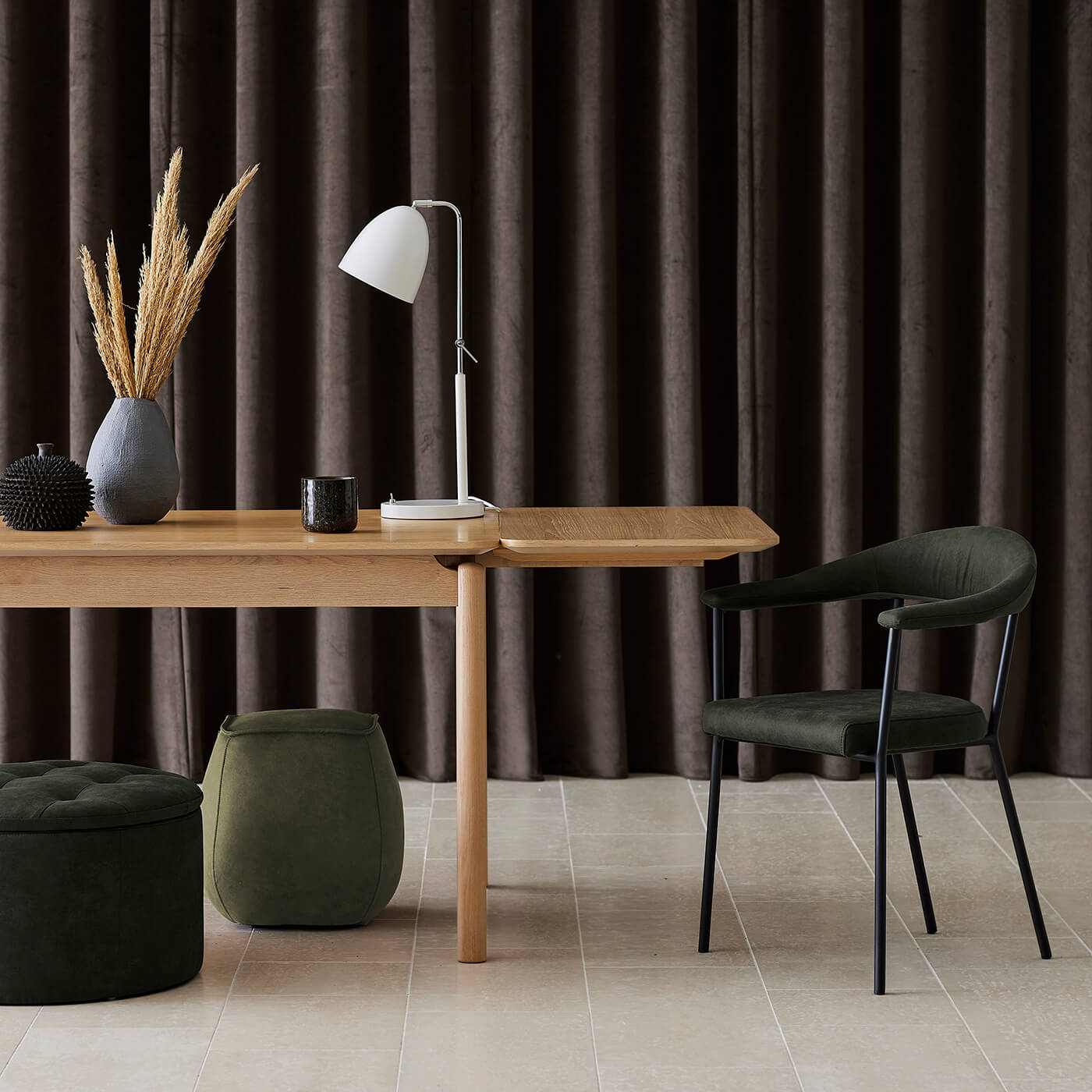 Cauti un taburet pufos verde masliniu, design elegant, ideal pentru orice camera?