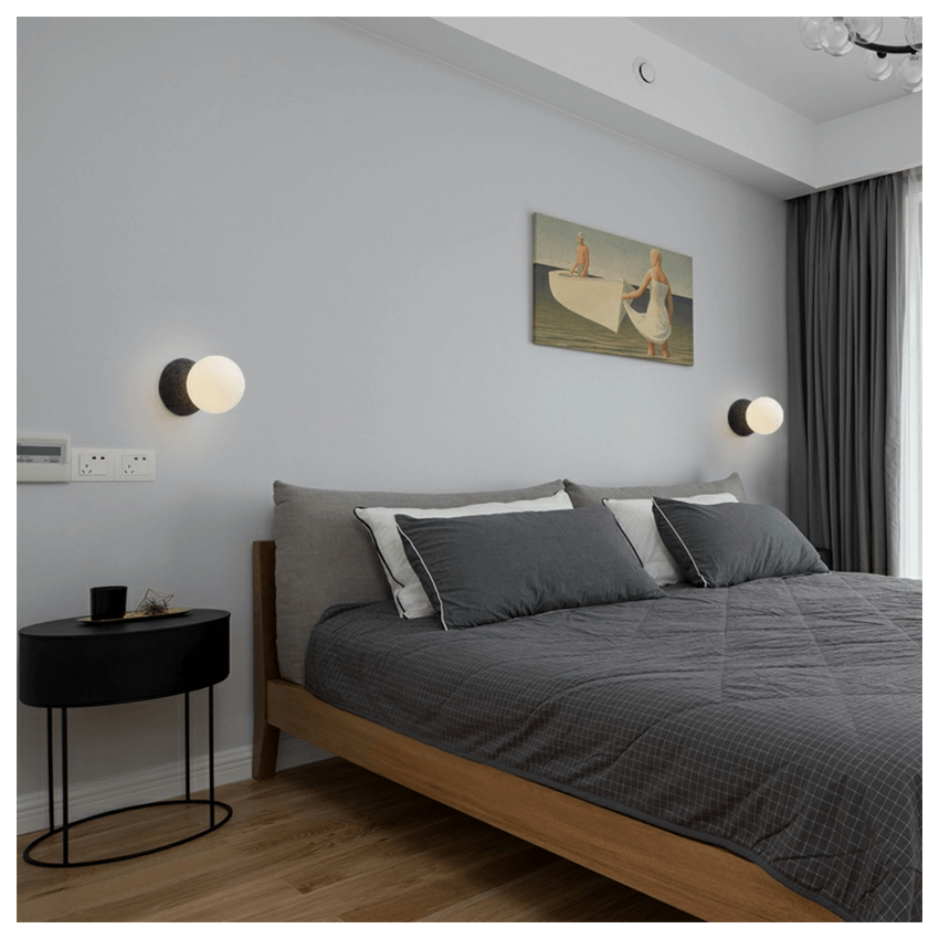 Aplica reprezinta alegerea perfecta pentru spatiile moderne, pe care le lumineaza eficient si le decoreaza cu bun gust. 